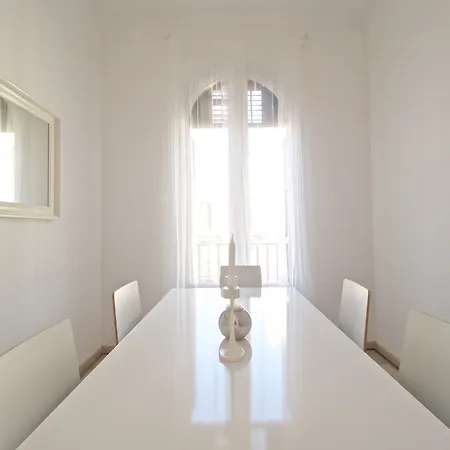 Suites4days Gaudi Eixample Apartamento *